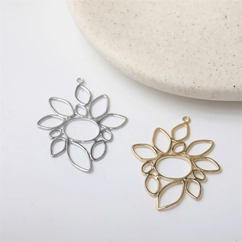 새로 도착한 40개/묶음 컬러 프린트 만화 꽃 모양 구 - Men Accessories Locket 리뷰 및 가격