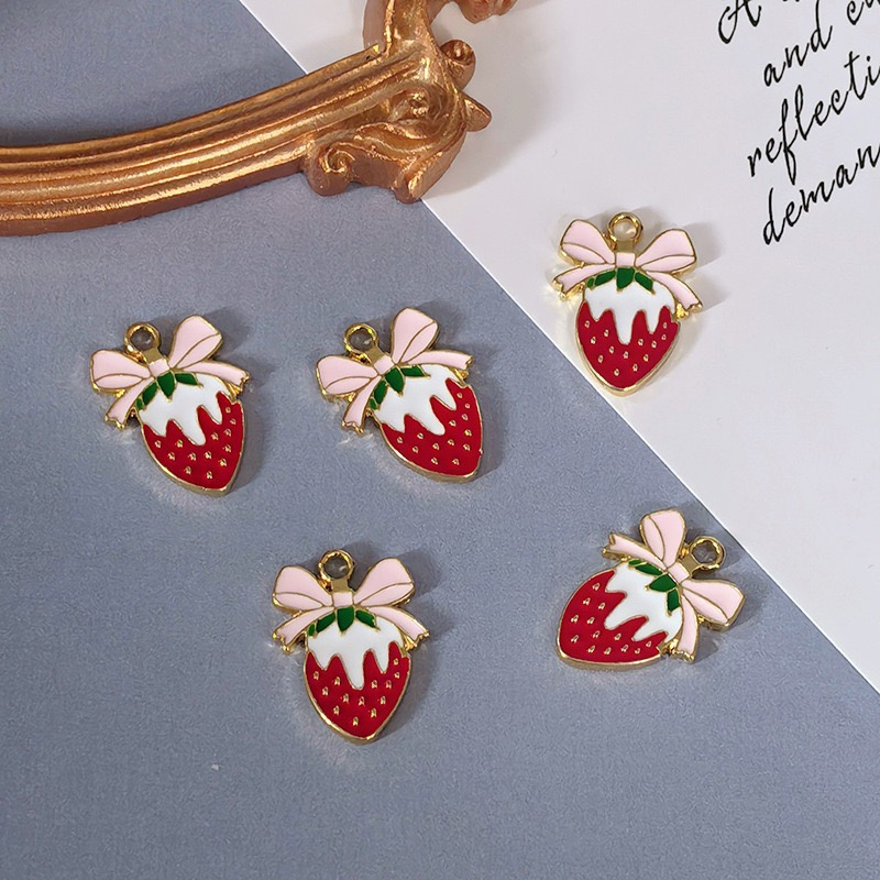 최신 100개/묶음 컬러 드롭 오일 만화 딸기 모양 금 - Men Accessories Locket 리뷰 및 가격